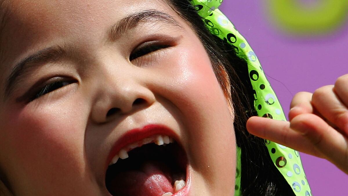 cheats/2011/07/27/tooth-fairy-cuts-back-in-rough-economy/missing-teeth-cheat_of3uni