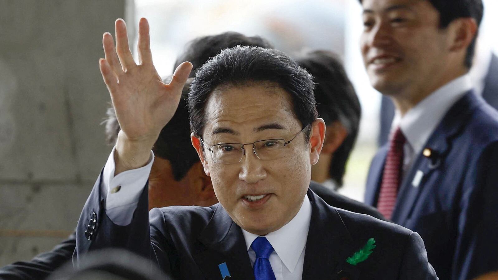 2023-04-15T032910Z_1772601030_RC2RE0A98VZ3_RTRMADP_3_JAPAN-KISHIDA_zisojm