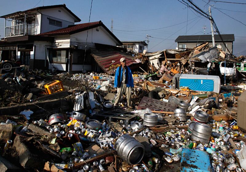 galleries/2011/03/11/quake-tsunami-hit-japan/japan-update-6_gfvrkc