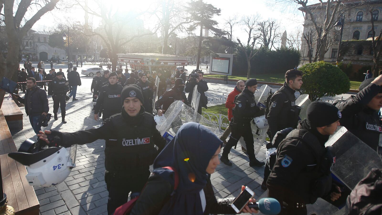 cheats/2016/01/12/explosion-rocks-central-istanbul/160112-istanbul-cheat_scozkm