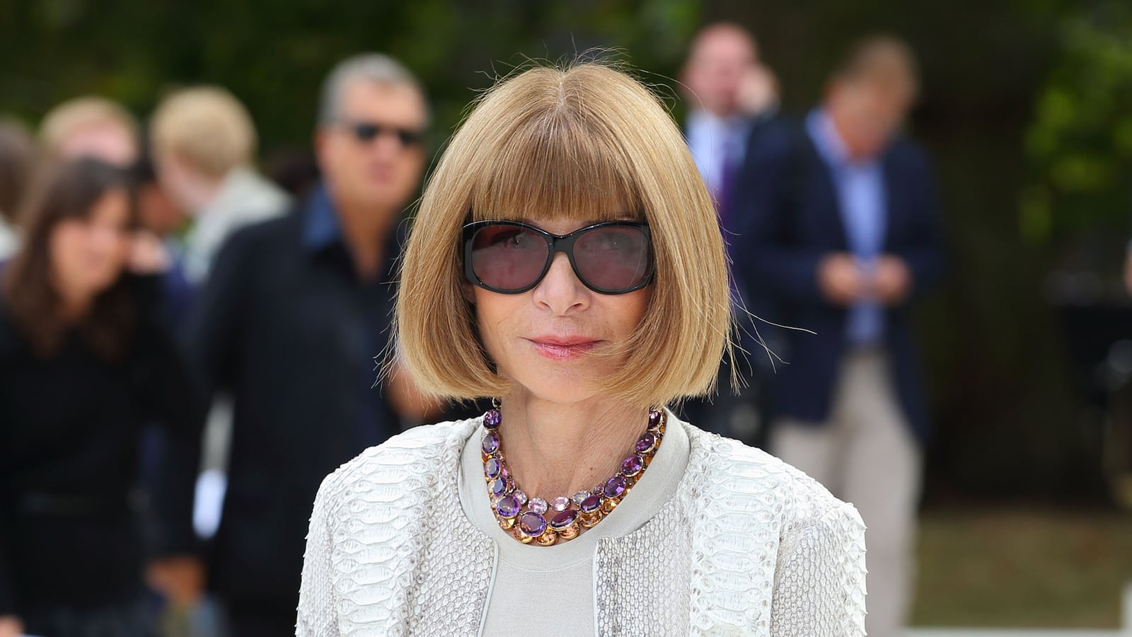 articles/2014/01/14/the-met-dedicates-costume-center-to-anna-wintour/140114-wintour-the-met-tease_fplgbt