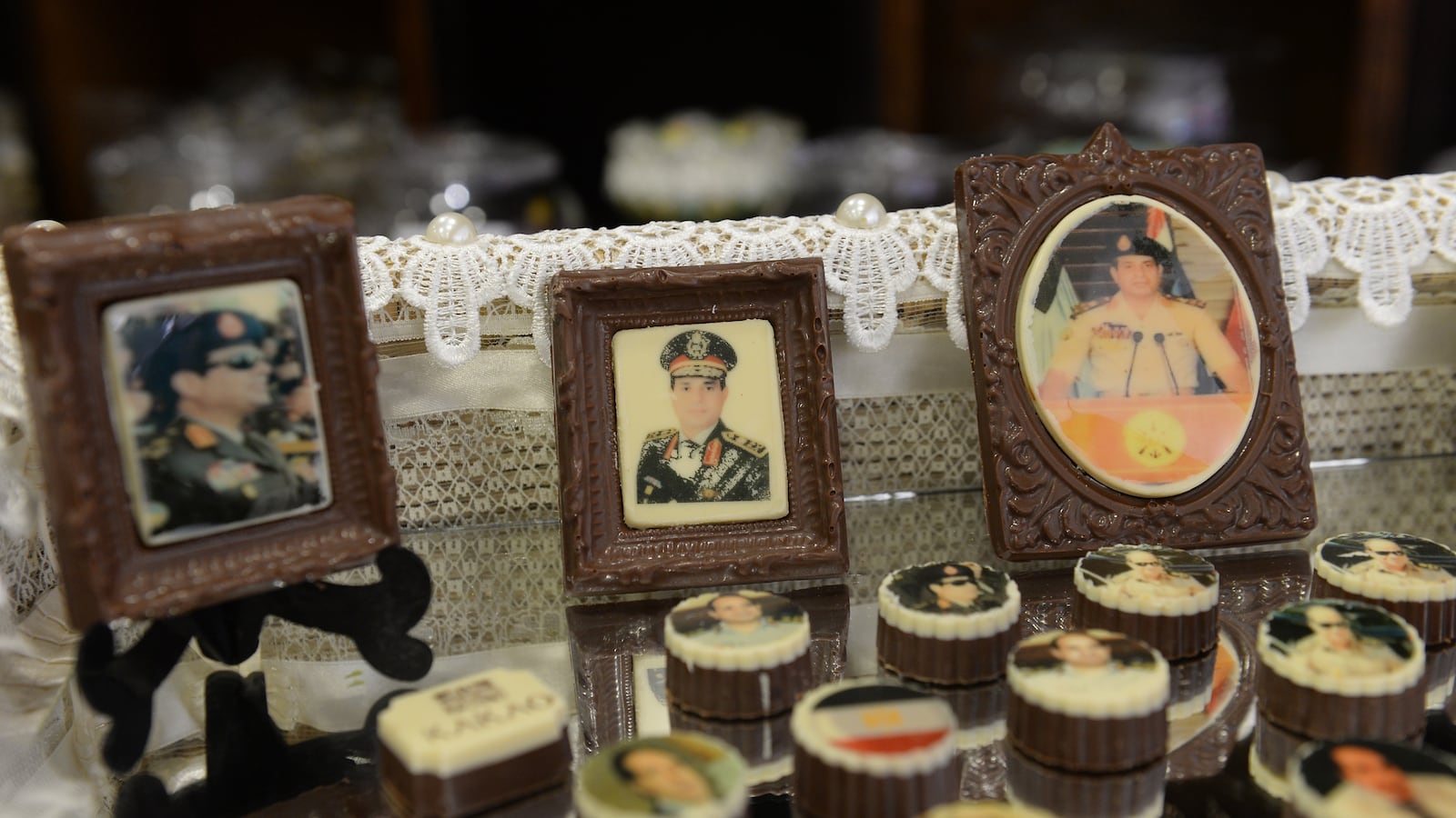 articles/2013/10/02/lawyer-for-canadians-detained-in-egypt-not-a-short-term-thing/alsisi_chocolates_klch3k