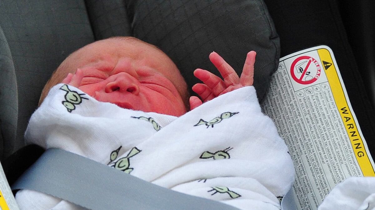 articles/2013/07/25/royal-baby-blanket-sells-out-lululemon-courts-wall-street-jocks/baby-seat2_vyolwi