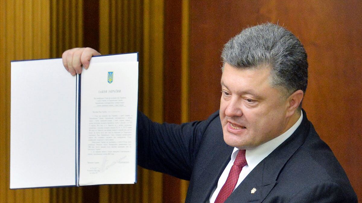 cheats/2014/09/25/ukraine-to-apply-to-eu-in-2020/140925-poroshenko-eu-cheat_yh5vsd