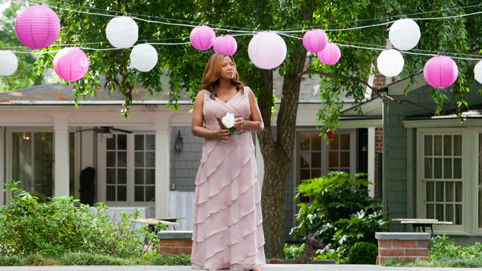 articles/2012/10/07/queen-latifah-talks-about-the-steel-magnolias-remake-and-the-importance-of-diversity/queen-latifah-steel-magnolias-samuels-tease_s8br5e