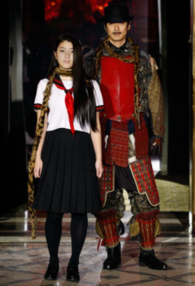 galleries/2009/01/27/paris-fashion-week/paris-fashion-week-10_ntuf3k