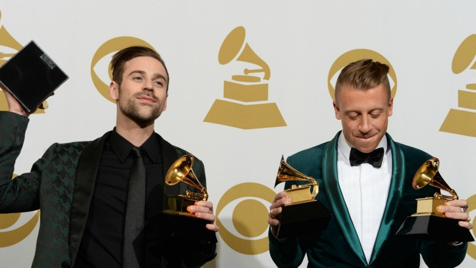 articles/2014/01/27/macklemore-apologizes-over-grammy-win-quentin-tarantino-sues-gawker/macklemore-apology_vuuvd2