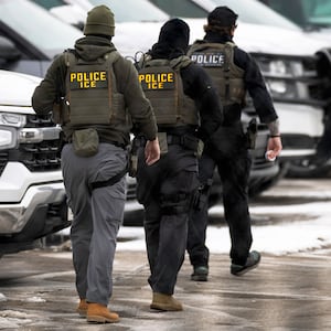 MINNEAPOLIS, MINNESOTA - FEBRUARY 04: ICE agents depart the Bishop Henry Whipple Federal Building on February 4, 2026 in Minneapolis, Minnesota. White House Border Czar Tom Homan announced Wednesday that 700 immigration enforcement personnel would be withdrawn from Minnesota, following weeks of operations and the fatal shooting of two protesters. Homan said the withdrawal would take effect immediately.