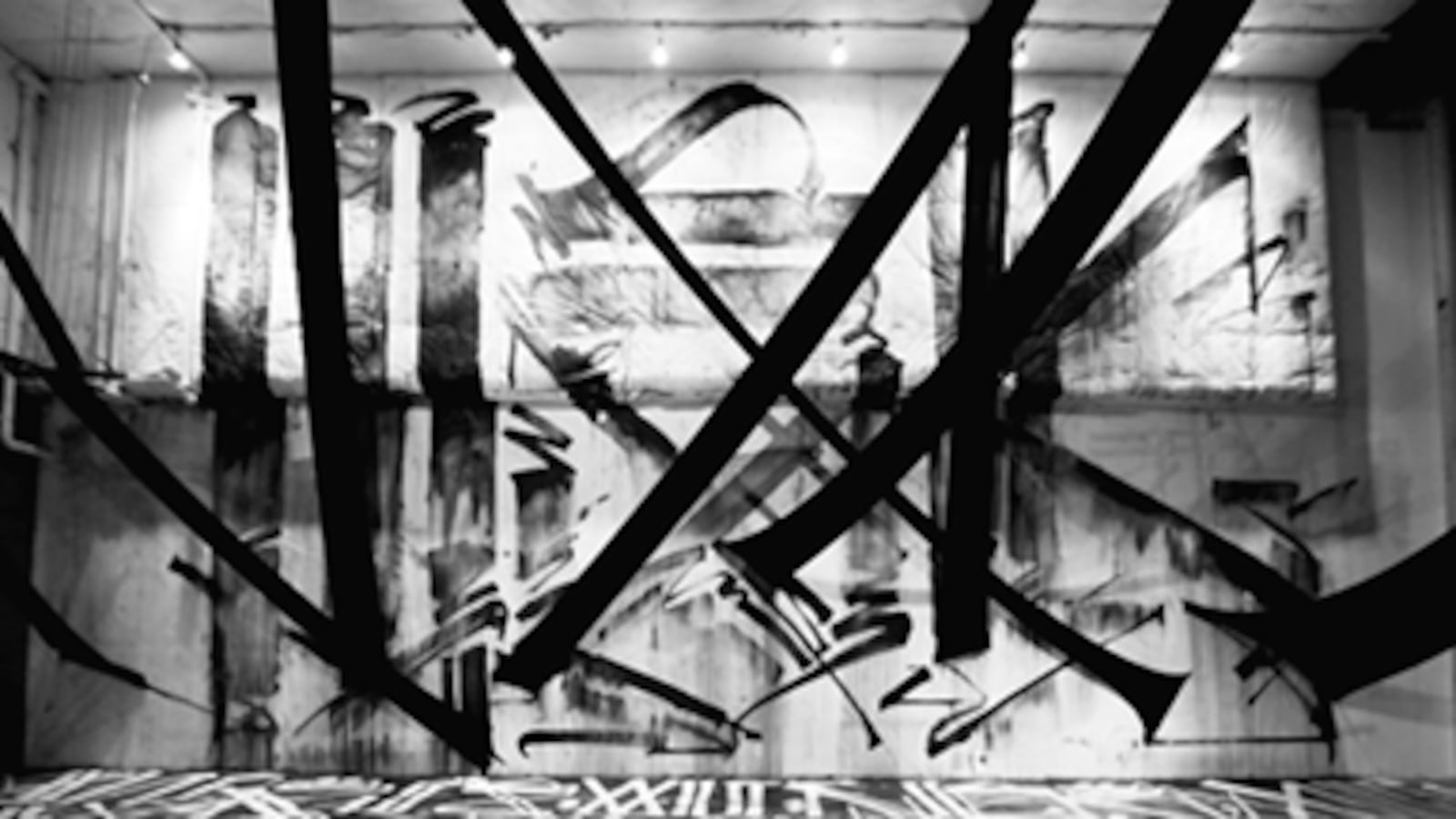 articles/2011/02/10/retna-street-artist-debuts-at-new-york-fashion-week/retna_158586_bfaypw