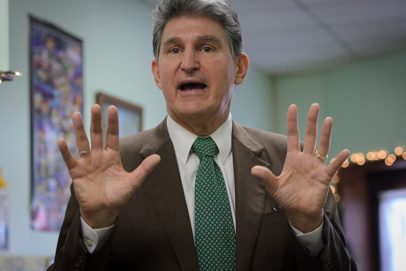 galleries/2014/03/02/the-west-virginia-river-no-one-can-drink-from-photos/140228-weastva-water13_yjg7u6