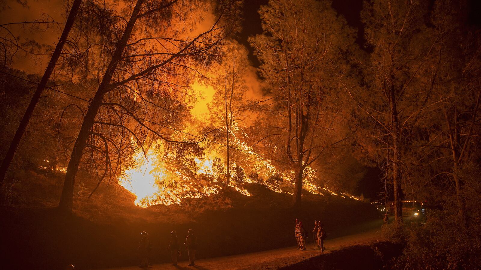 cheats/2015/09/13/thousands-evacuated-from-cali-wildfires/150913-wildfire-cheat_wahtwg