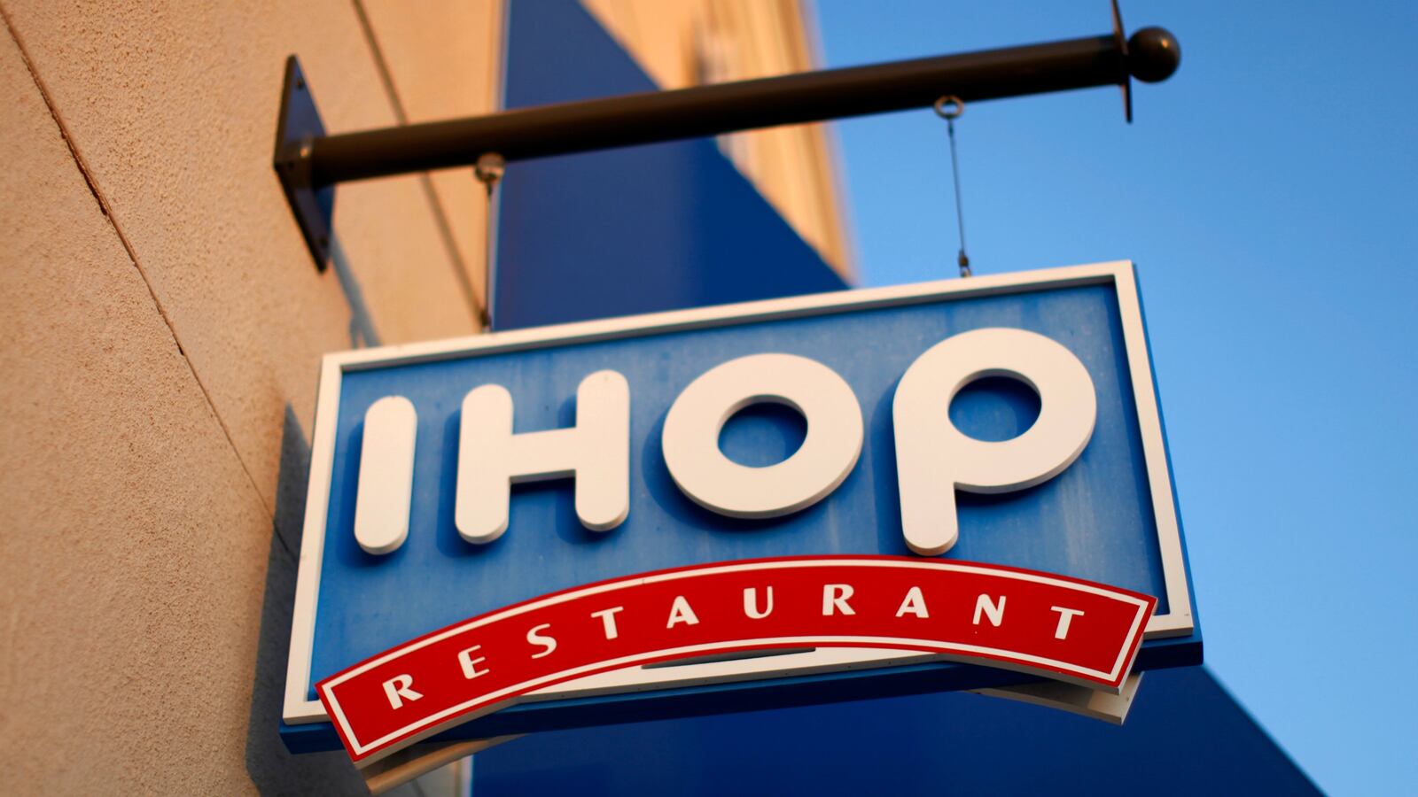 180716-police-black-students-ihop-cheat_lgghfz