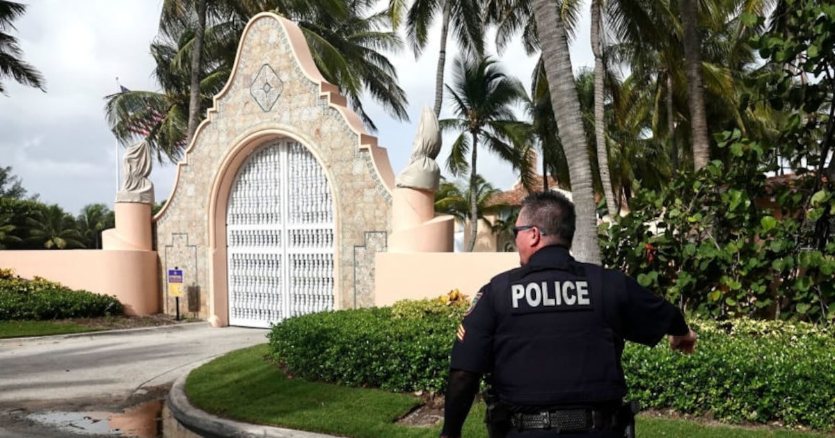 Secret Service Kills Armed Man Outside Trump’s Mar-a-Lago