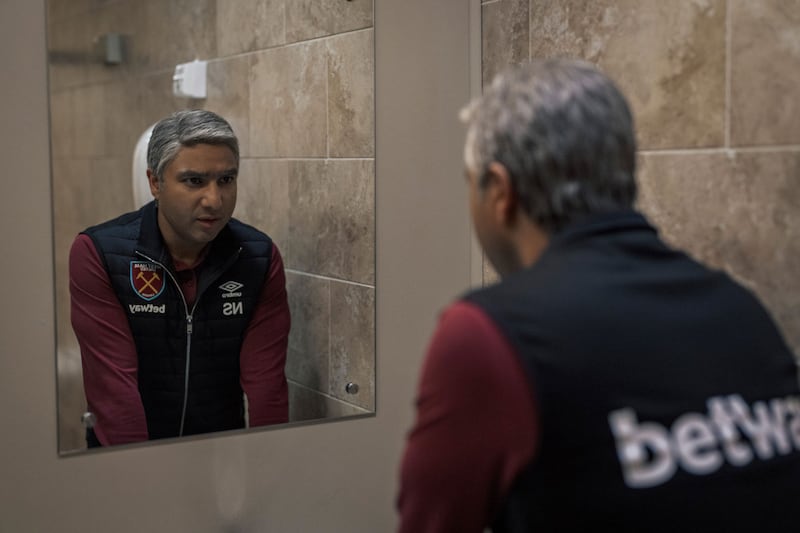 042623-tedlasso-3_fl0min