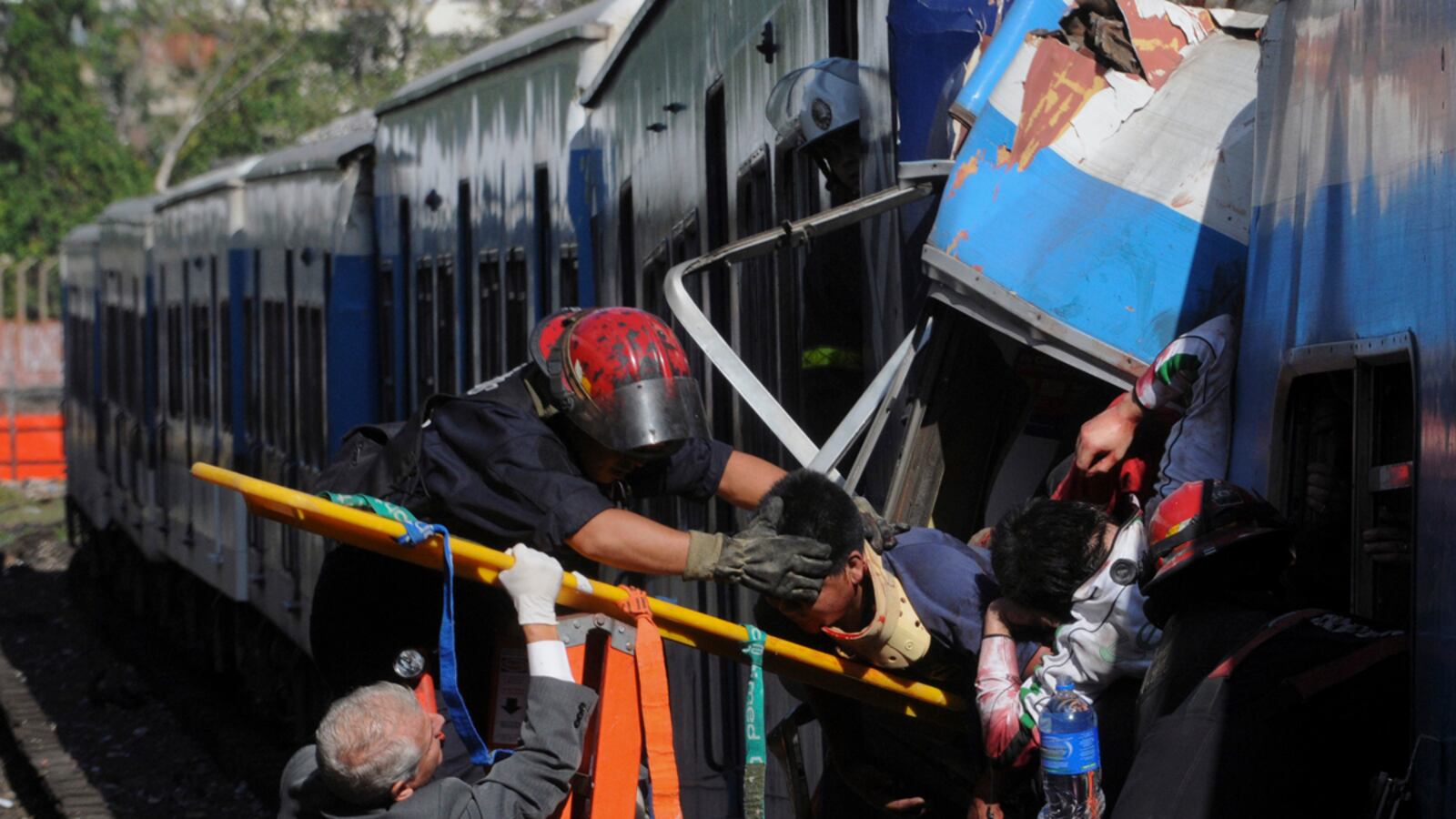 cheats/2012/02/22/buenos-aires-train-crash-kills-49/argentina-commuter-train-collision-cheat_y4foln