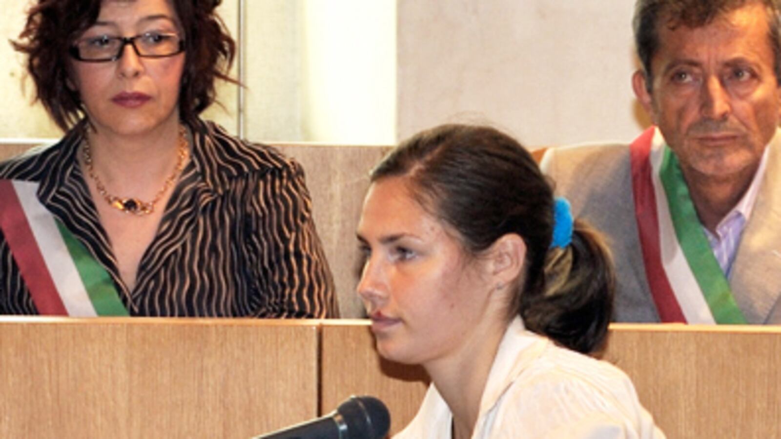 cheats/2009/06/14/knox-roommatersquos-death-was-ldquoyuckyrdquo/knox-on-the-stand_dt8mwy