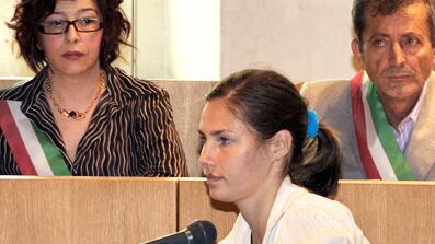 cheats/2009/06/14/knox-roommatersquos-death-was-ldquoyuckyrdquo/knox-on-the-stand_dt8mwy