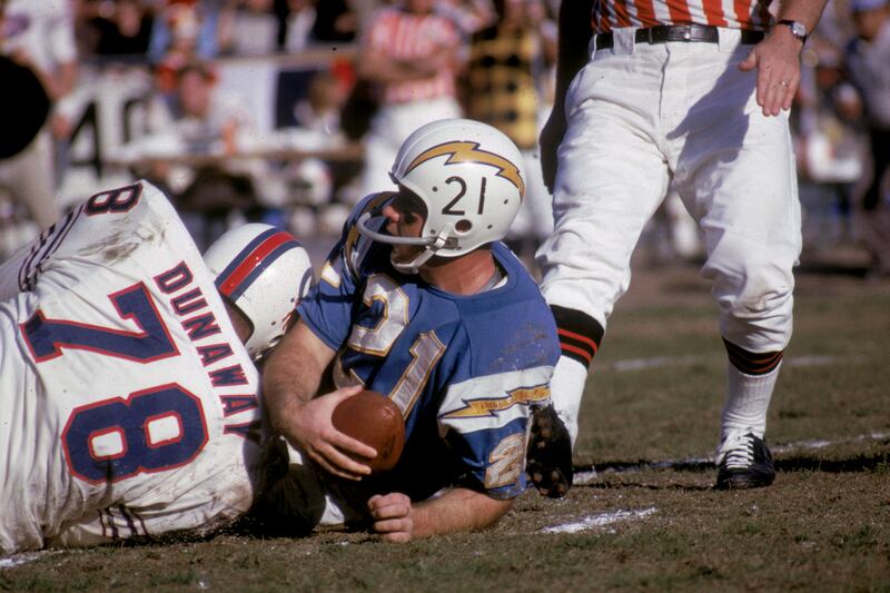 articles/2013/06/21/football-crime-and-allegations-against-aaron-hernandez/130621-verger-dunaway-tease_mkpisk