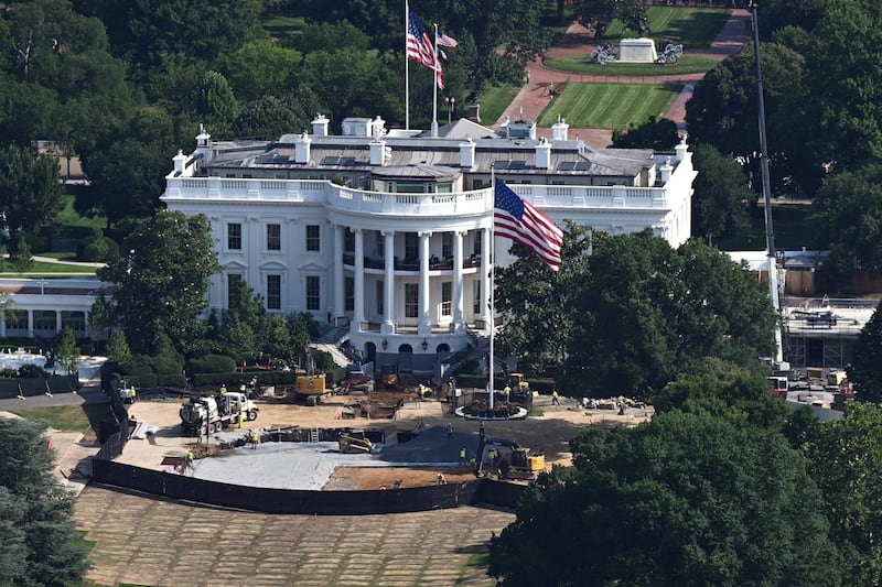 Construction continues on the South Lawn of the White House in Washington, D.C., U.S., July 1, 2026. REUTERS/Annabelle Gordon
