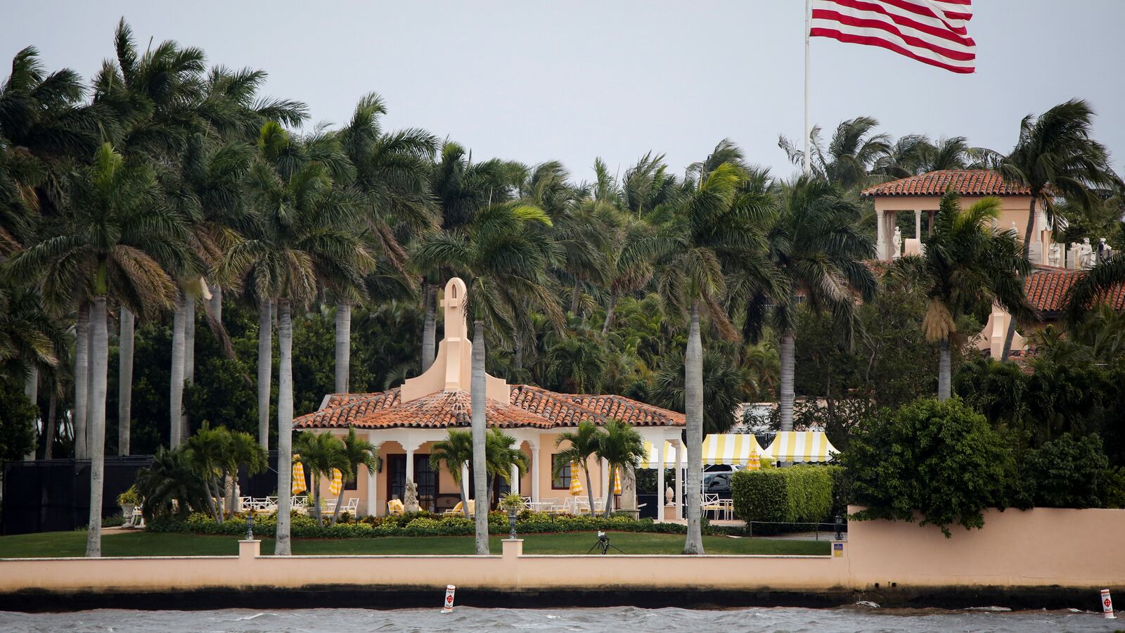 2023-03-20T183746Z_1455532946_RC2PXZ9OWNQI_RTRMADP_3_USA-TRUMP_kxacrq