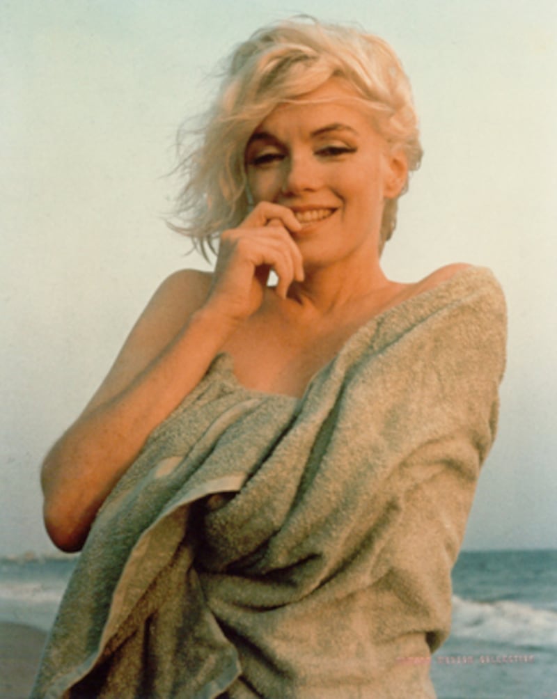 galleries/2011/06/01/happy-birthday-marilyn/marilyn-85---george-barris-last-photos-1962-2_tjfbw7