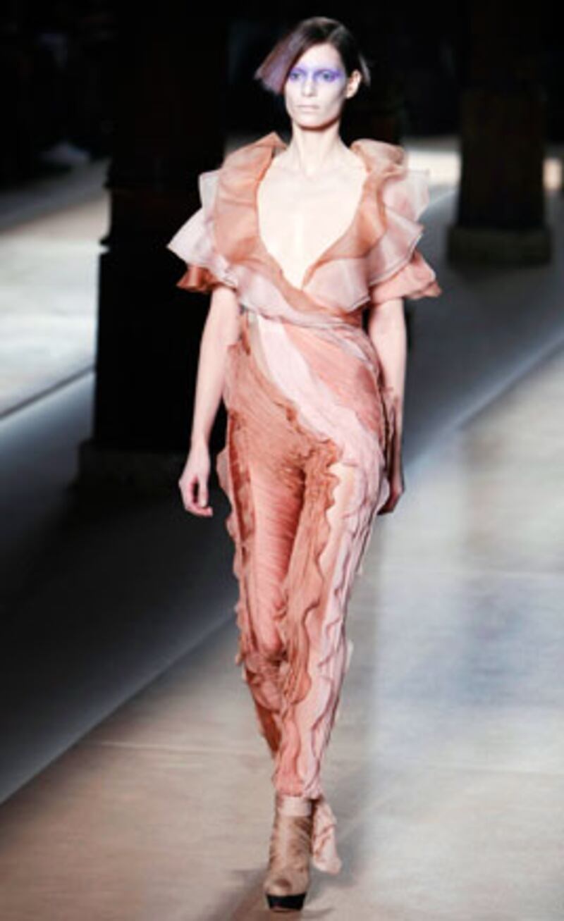 galleries/2010/01/27/fashion-week-day-1/paris-fashion-week---valentino-1_dwjutd