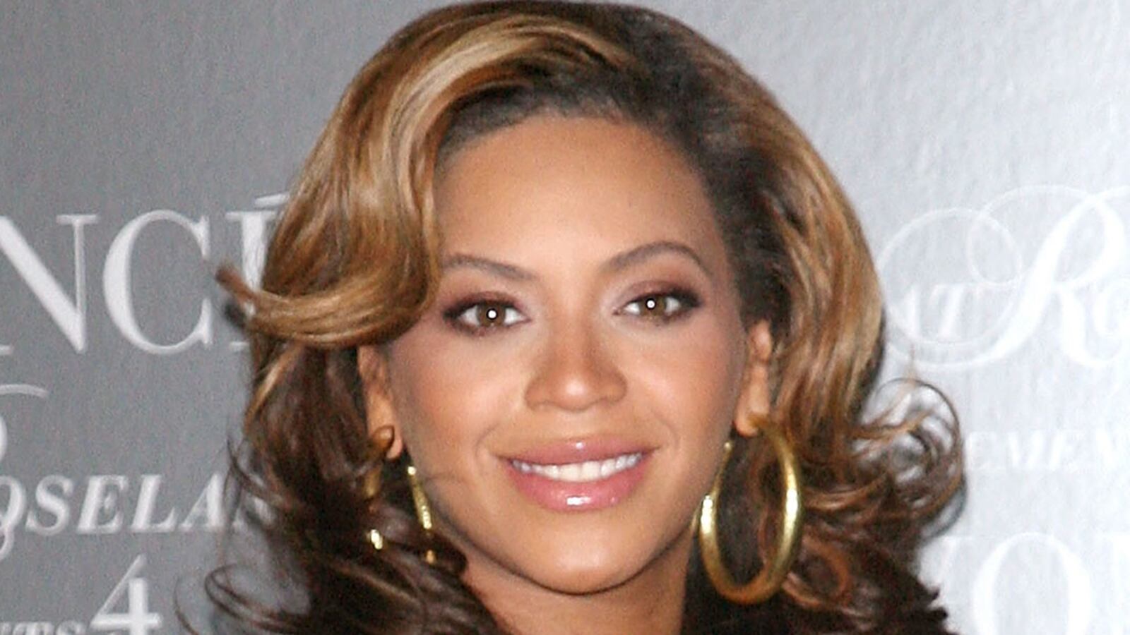 cheats/2012/02/10/first-blue-ivy-photos-revealed/beyonce-releases-first-baby-photos-cheat_jcm6yy