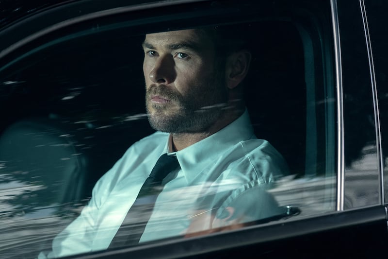 Chris Hemsworth stars as ‘Davis’ in CRIME 101.