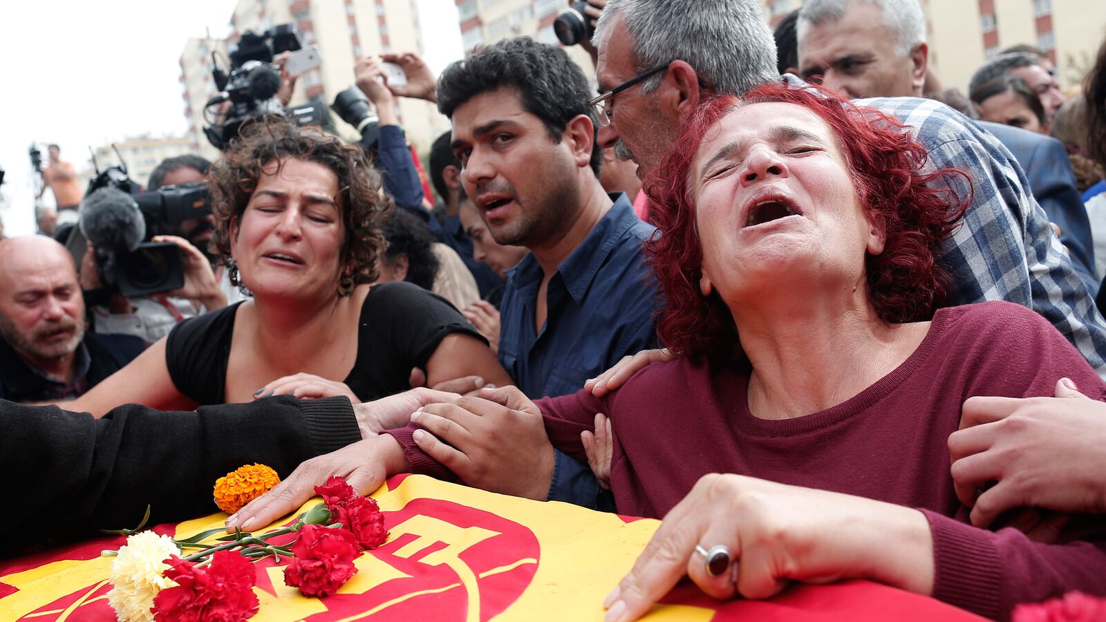 articles/2015/10/16/police-ignored-turkey-s-isis-teahouse-of-death/151015-seibert-isis-tease_mlgnna