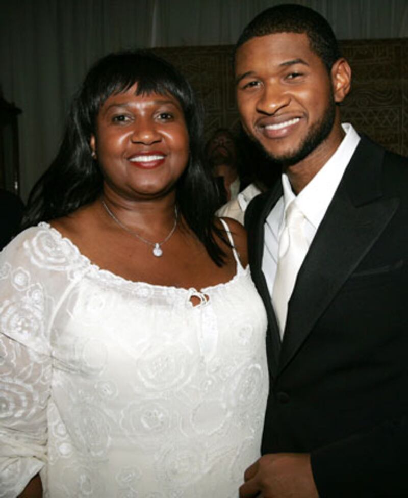 galleries/2009/05/08/super-moms/super-moms---usher_xpnfmv