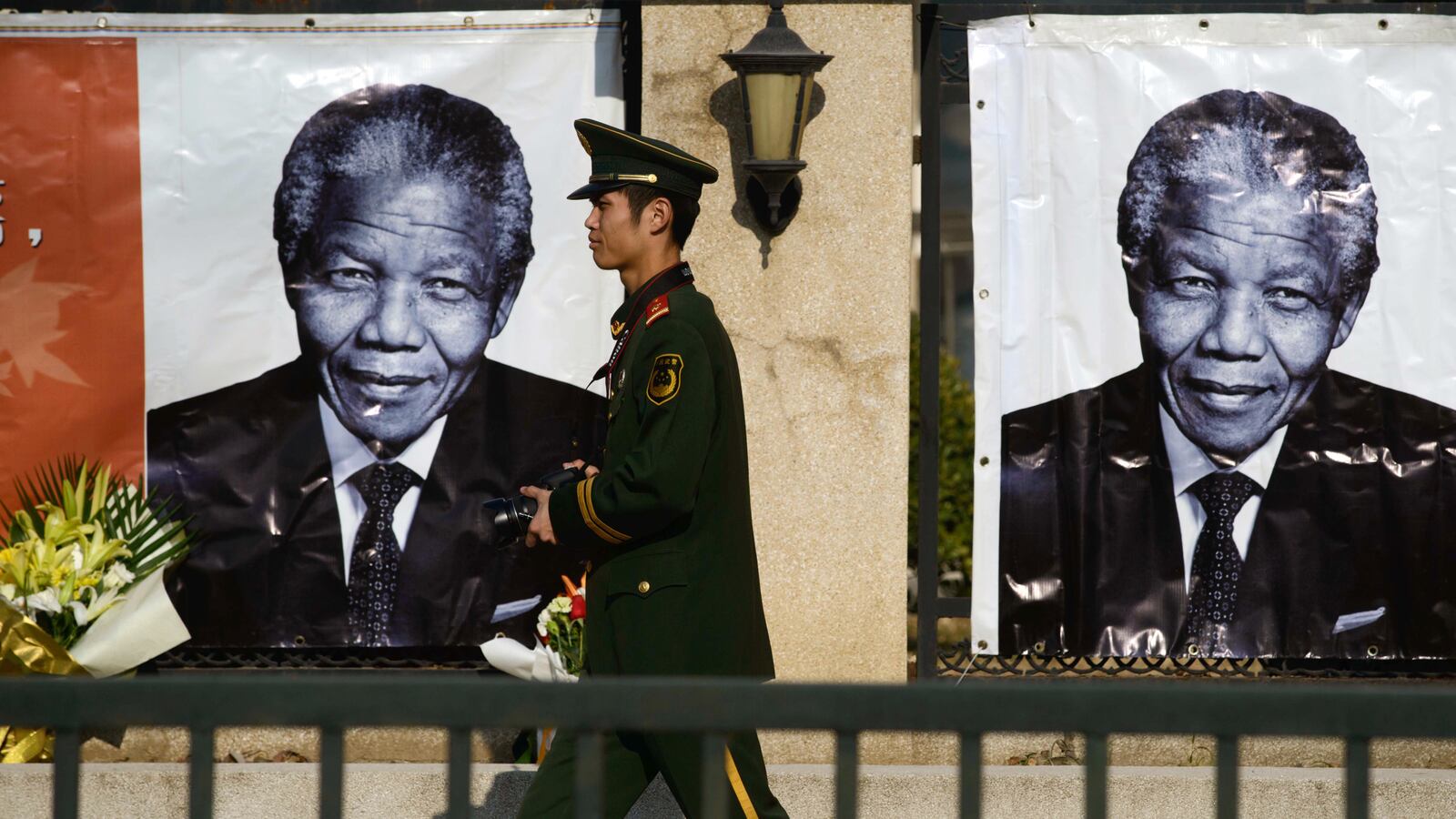 cheats/2013/12/10/china-censors-mandela-coverage/131210-mandela-china-cheat_h6aku0