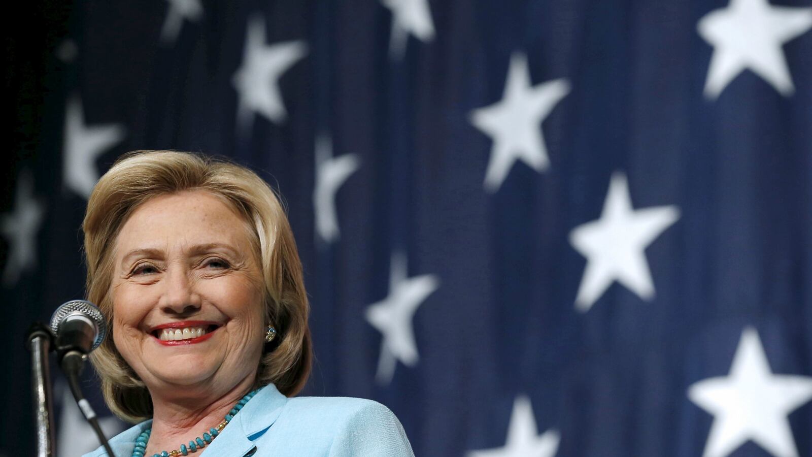 cheats/2015/08/15/hillary-jokes-about-emails-at-fundraiser/150815-hillary-cheat_gzfppl