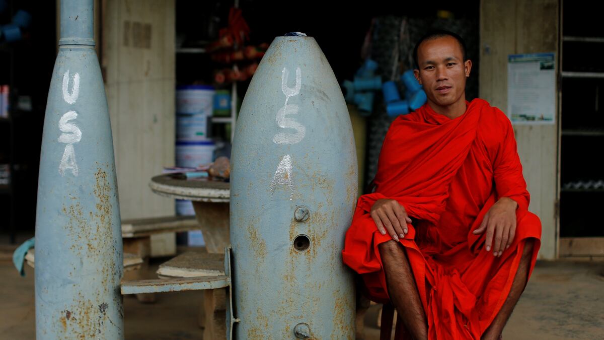 cheats/2016/09/06/obama-pledges-90-million-to-clear-the-unexploded-bombs-dropped-on-laos-by-the-u-s/160906-laos-bombs-cheat_ax48ss