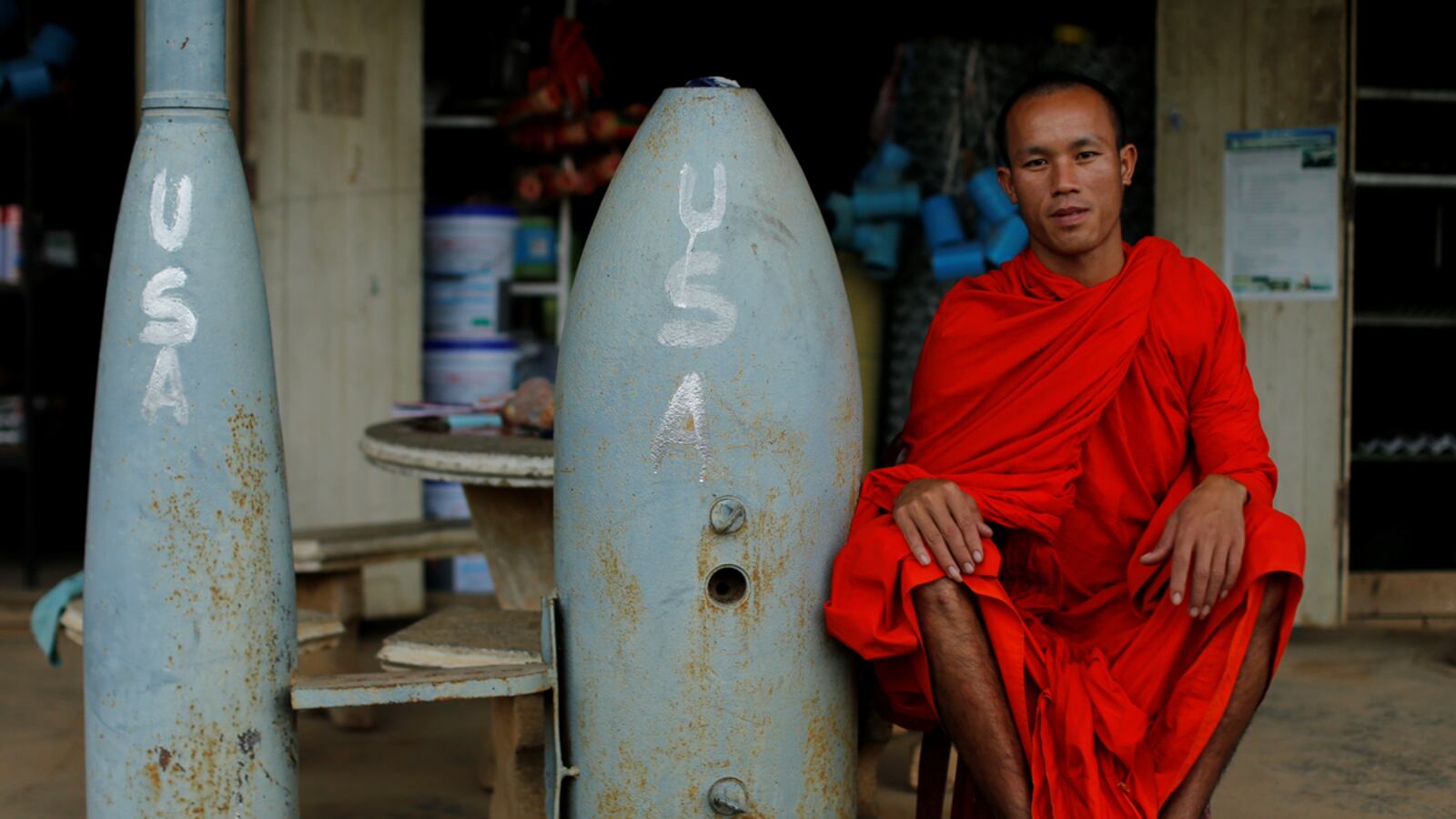 cheats/2016/09/06/obama-pledges-90-million-to-clear-the-unexploded-bombs-dropped-on-laos-by-the-u-s/160906-laos-bombs-cheat_ax48ss