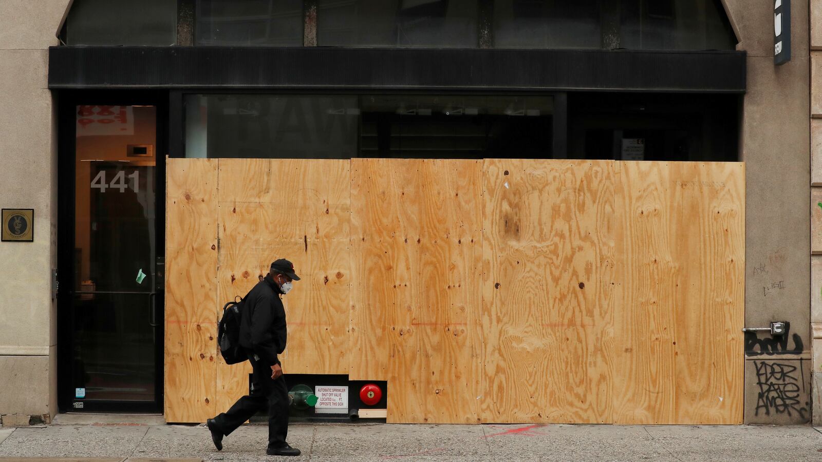 2020-04-29T000000Z_1489530947_RC2EEG9W2ZX9_RTRMADP_3_USA-ECONOMY_zirpsn