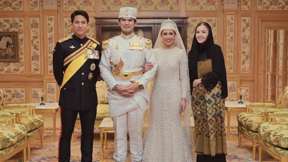 Princess ’Azemah and Prince Bahar pose alongside her brother Prince Mateen.