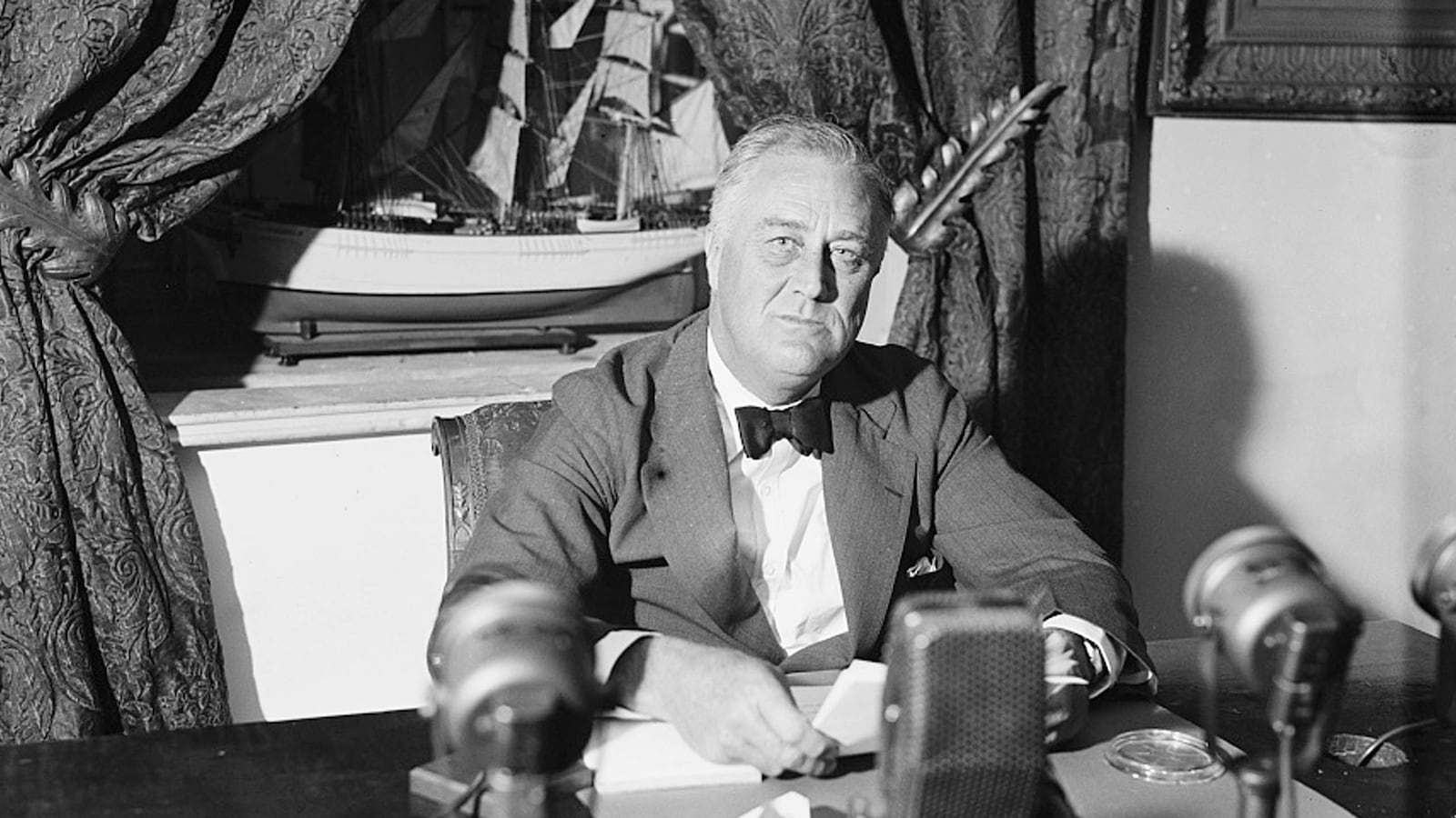 articles/2014/08/26/fdr-king-of-all-media/140825-avlon-fireside-tease_nzb12i