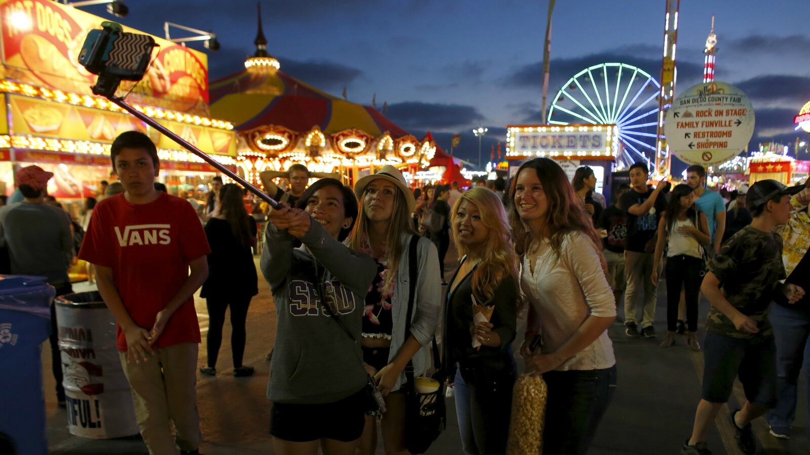 cheats/2015/06/26/disney-world-bans-selfie-sticks/150626-disney-cheat_nhscbi