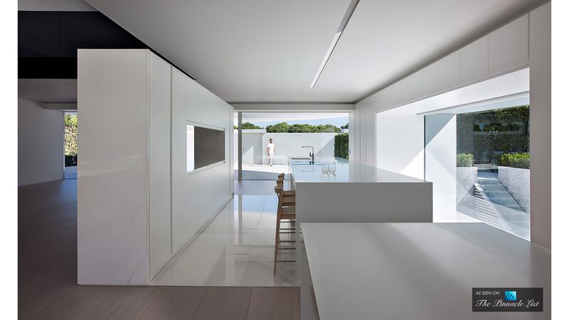 171230-mcnearney-omg-i-want-this-house-casa-bilant-15_stthms