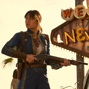 Ella Purnell (Lucy MacLean) in FALLOUT SEASON 2