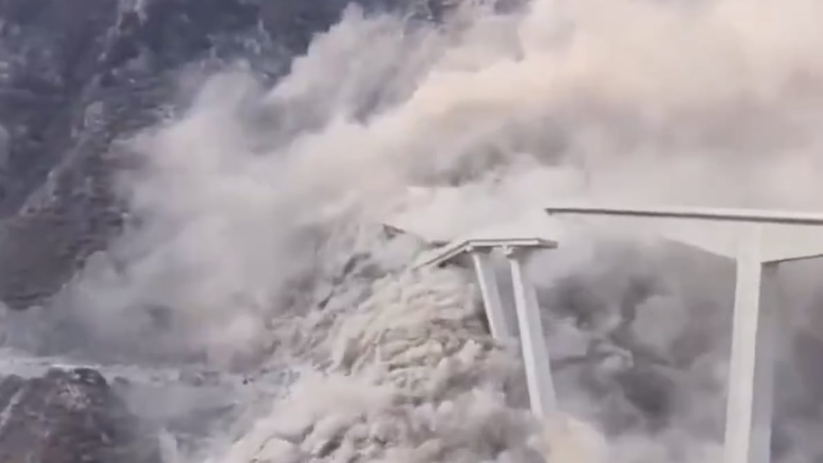 he 758-meter-long Hongqi Bridge, part of a national highway linking China’s interior to Tibet, was closed to traffic on Monday after police in the city of Maerkang noticed cracks forming on slopes and roads near the site.