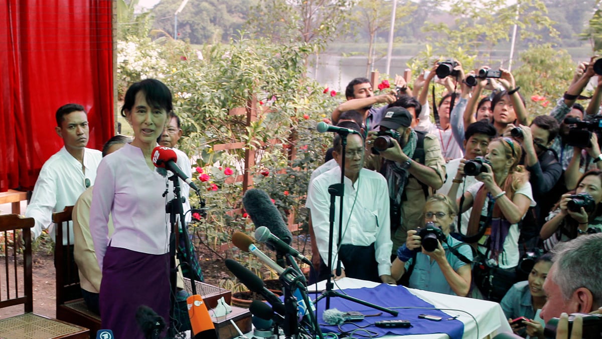 cheats/2012/03/30/suu-kyi-campaign-disrupted/burma-aung-san-suu-kyi-campagn-disrupted-cheat_um0flu