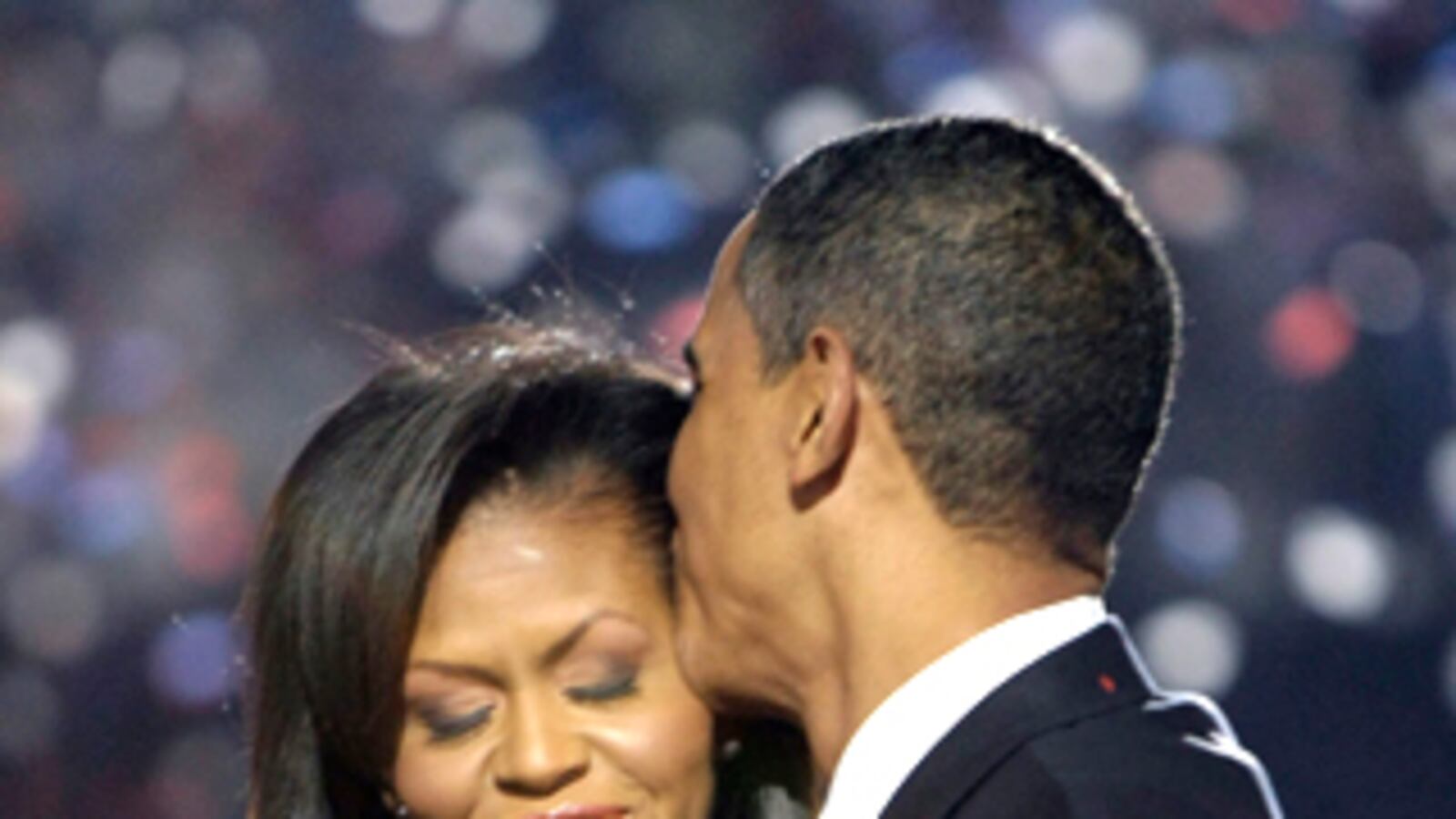 cheats/2009/01/11/obama-interview-unearthed/barack-obama-michelle-embrace_xtgysx