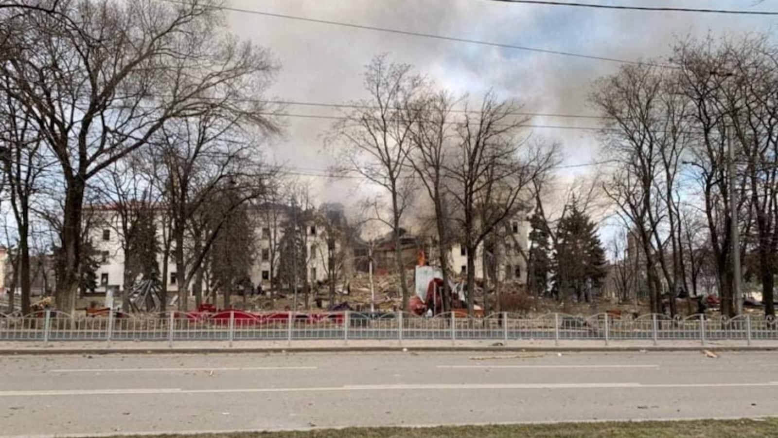 2022-03-16T185020Z_1762043792_RC2U3T9S7KHM_RTRMADP_3_UKRAINE-CRISIS-MARIUPOL-THEATRE_wf9tfi