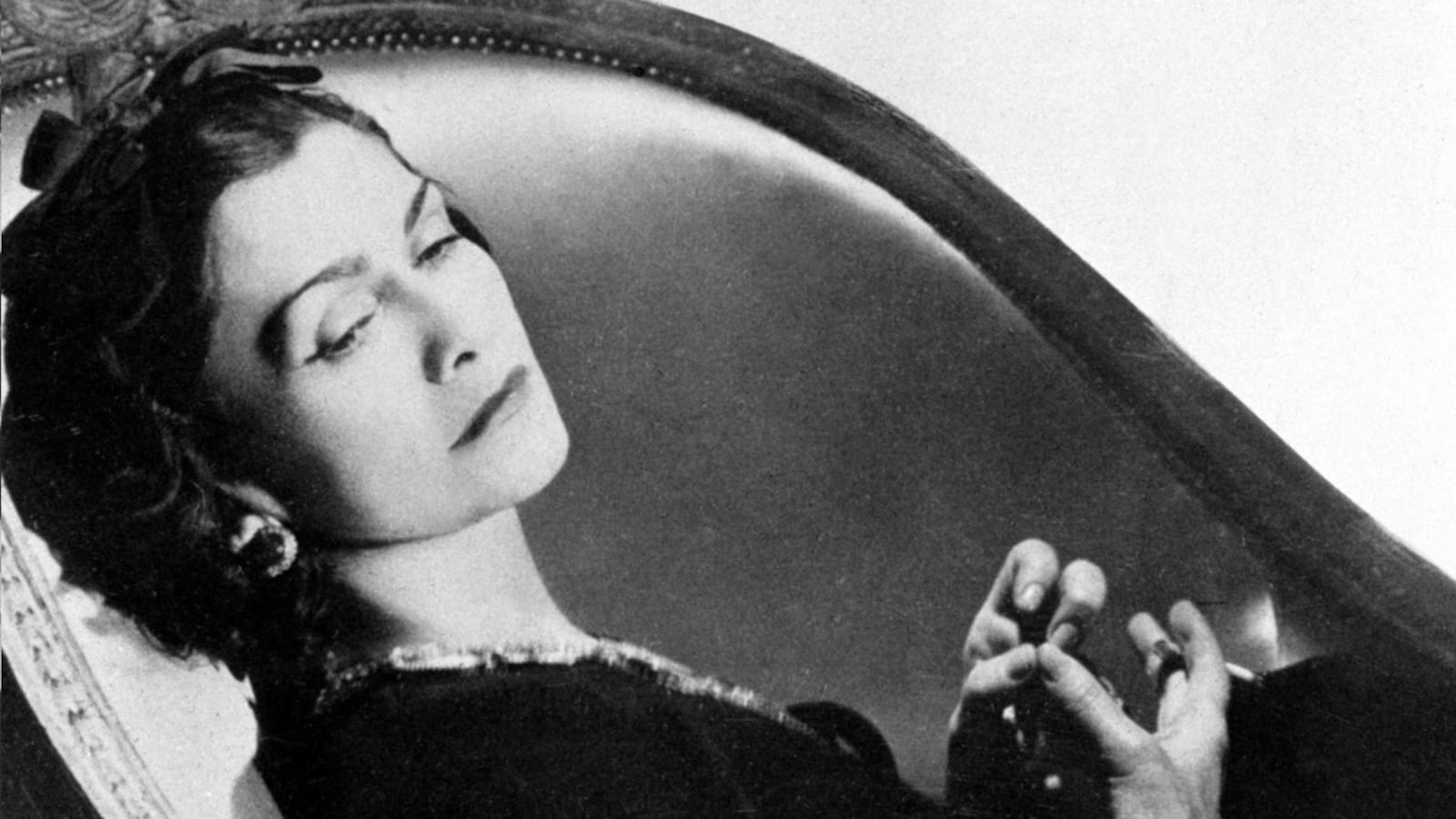 articles/2011/08/12/coco-chanel-s-secret-nazi-history-new-book-by-hal-vaugh-reveals/coco-chanel-nazi-past-korda-tease_x8wvcj