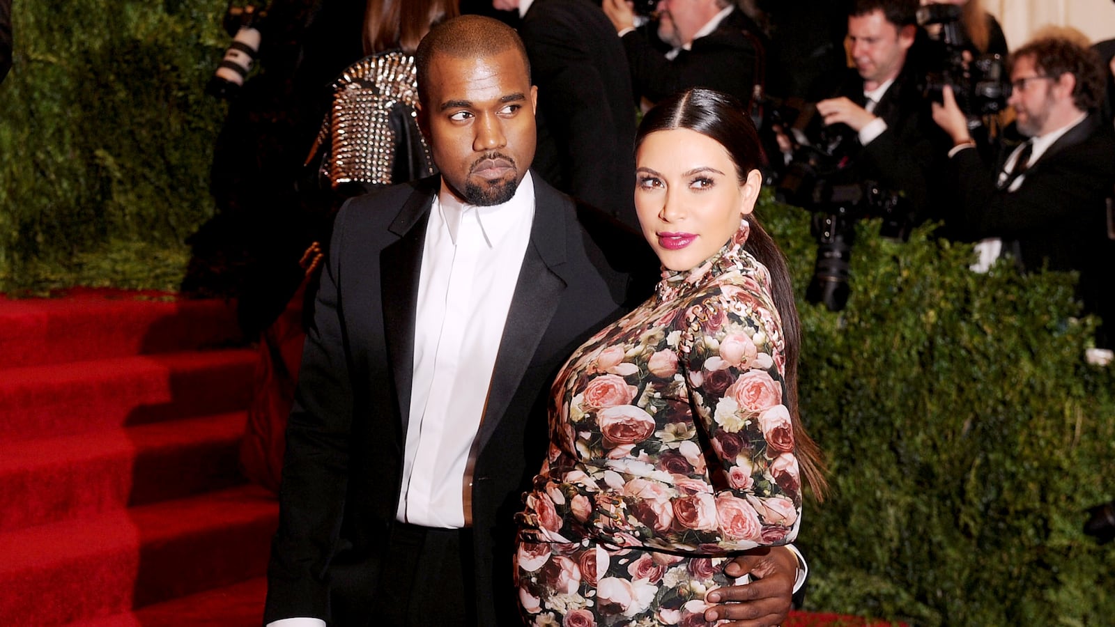 articles/2013/06/19/seven-conspiracy-theories-about-kim-kardashian-s-early-baby-delivery/130618-kardashian-pregnancy-konspiracies-tease_qjd8qb