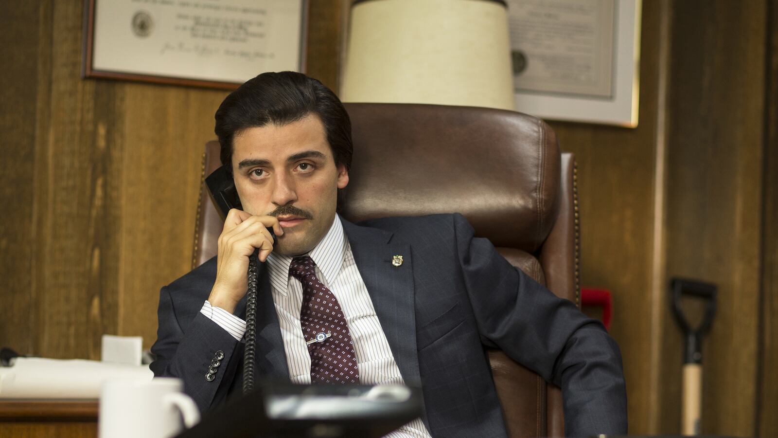 articles/2015/08/16/hbo-takes-on-racism-and-politics-in-show-me-a-hero-david-simon-s-powerful-new-drama/150816-bugbee-show-me-hero-tease_x95bbg