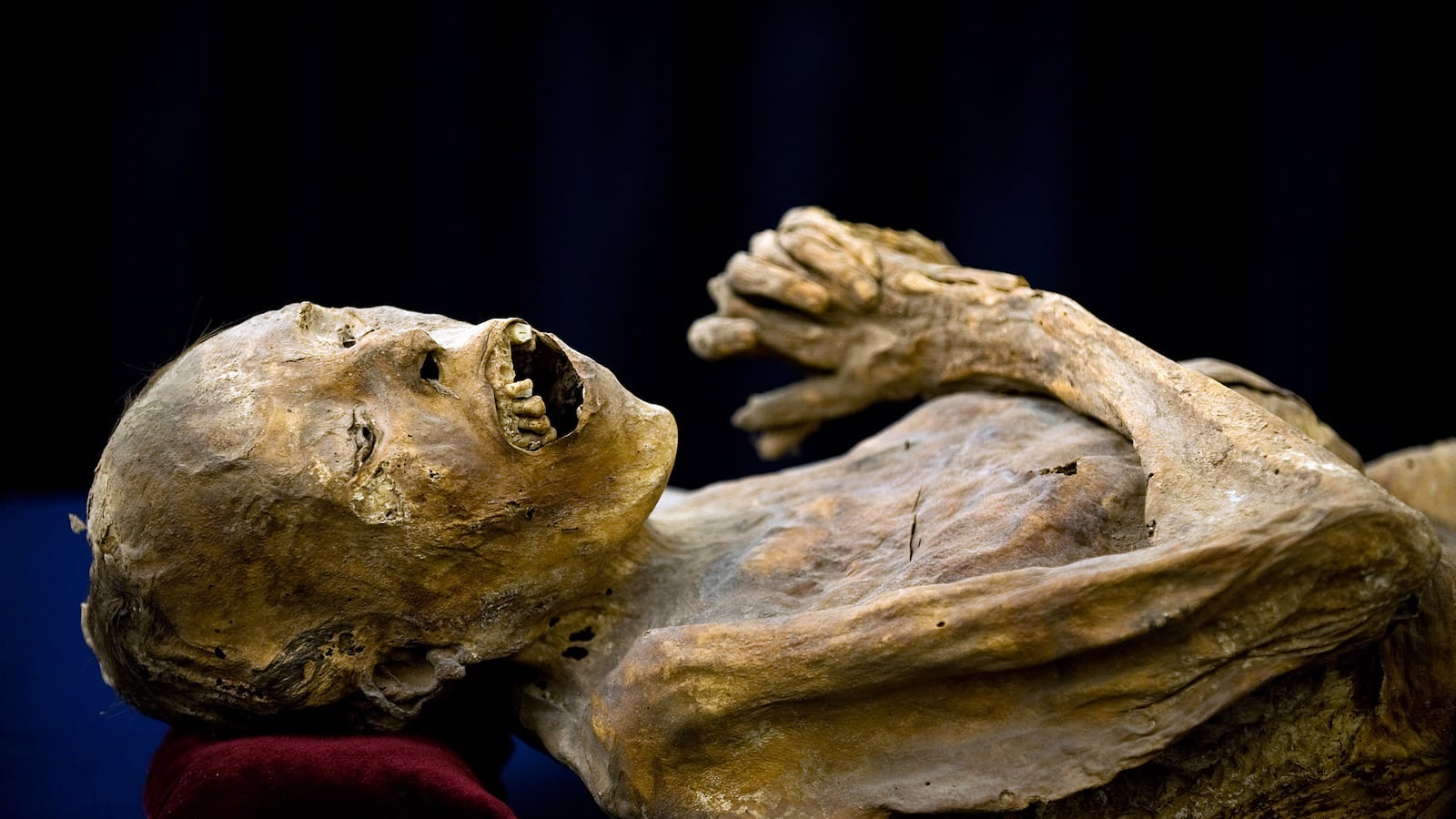 articles/2013/10/10/the-grisly-mummy-museum-in-guanajuato-mexico/131009-strochlic-mexico-mummies-tease_tgtpdl
