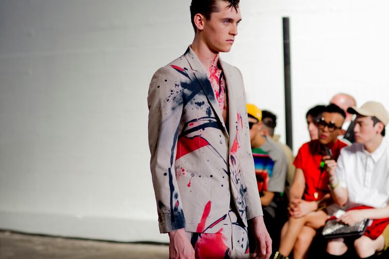 galleries/2012/07/02/men-s-fashion-week-in-paris-spring-2013-backstage-photos/paris-fashion-tachman-miharayasuhiro-998_gvn2d2