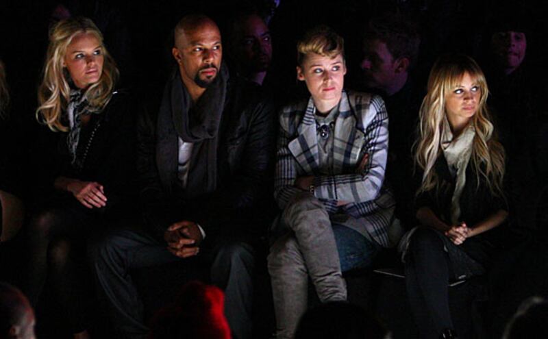 galleries/2009/02/16/fashion-week-front-row/front-row-22_gbk83q